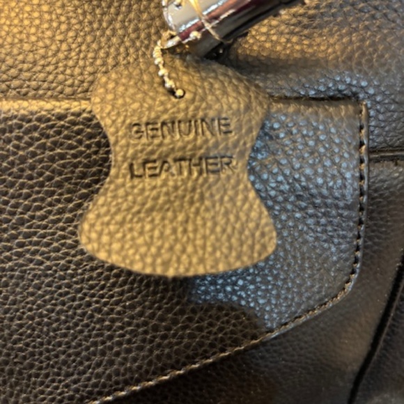 Nice Black leather hand/shoulder  bag (NWOT) - Picture 3 of 3